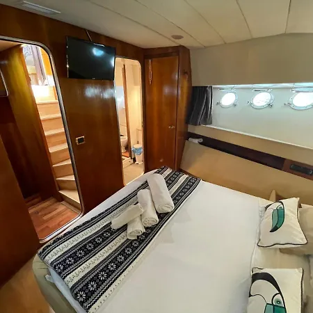 Wonderful Yatch To Rent At Tenerif South Hotel en barco *