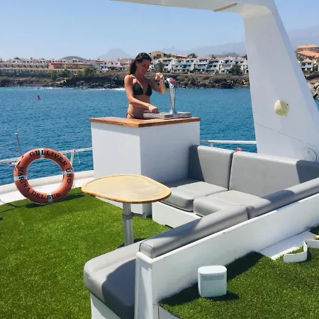 Wonderful Yatch To Rent At Tenerif South Hotel na wodzie *