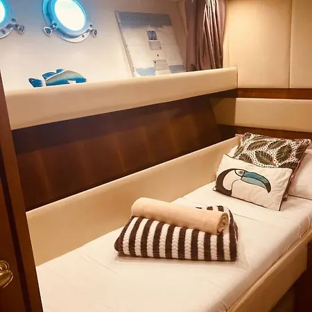 Hotel na wodzie Wonderful Yatch To Rent At Tenerif South *