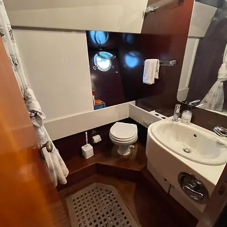 Wonderful Yatch To Rent At Tenerif South Hotel na wodzie *