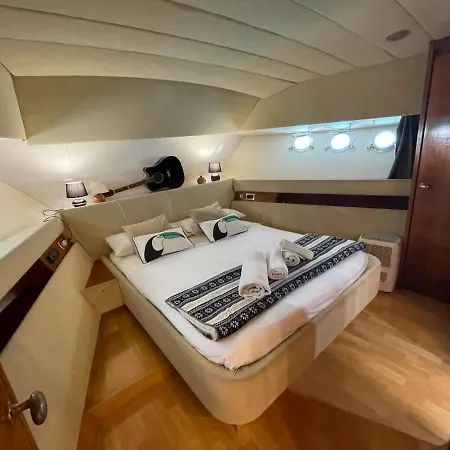 Hotel na wodzie Wonderful Yatch To Rent At Tenerif South