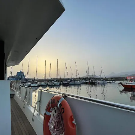 Hotel na wodzie Wonderful Yatch To Rent At Tenerif South Las Galletas